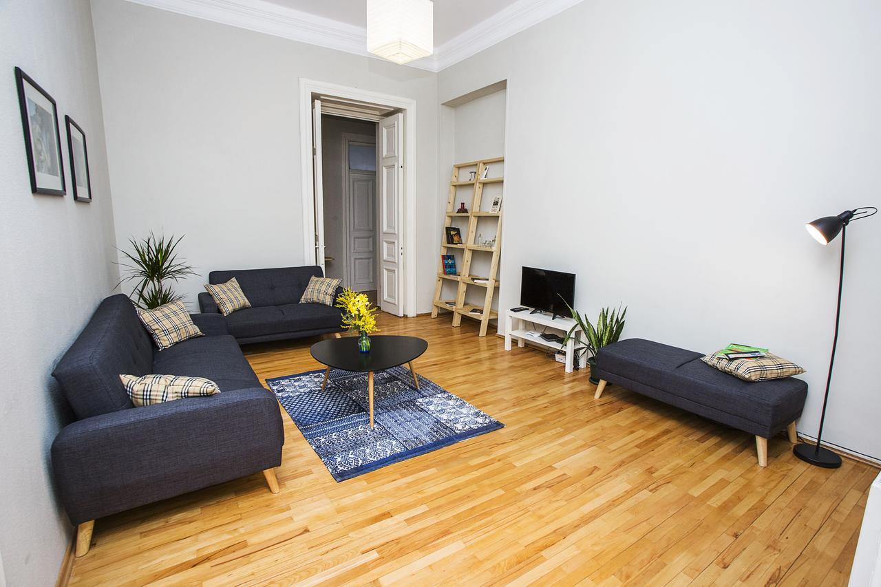 Charming 2Br Apartment In Old Tbilisi - By Wehost 第比利斯 外观 照片