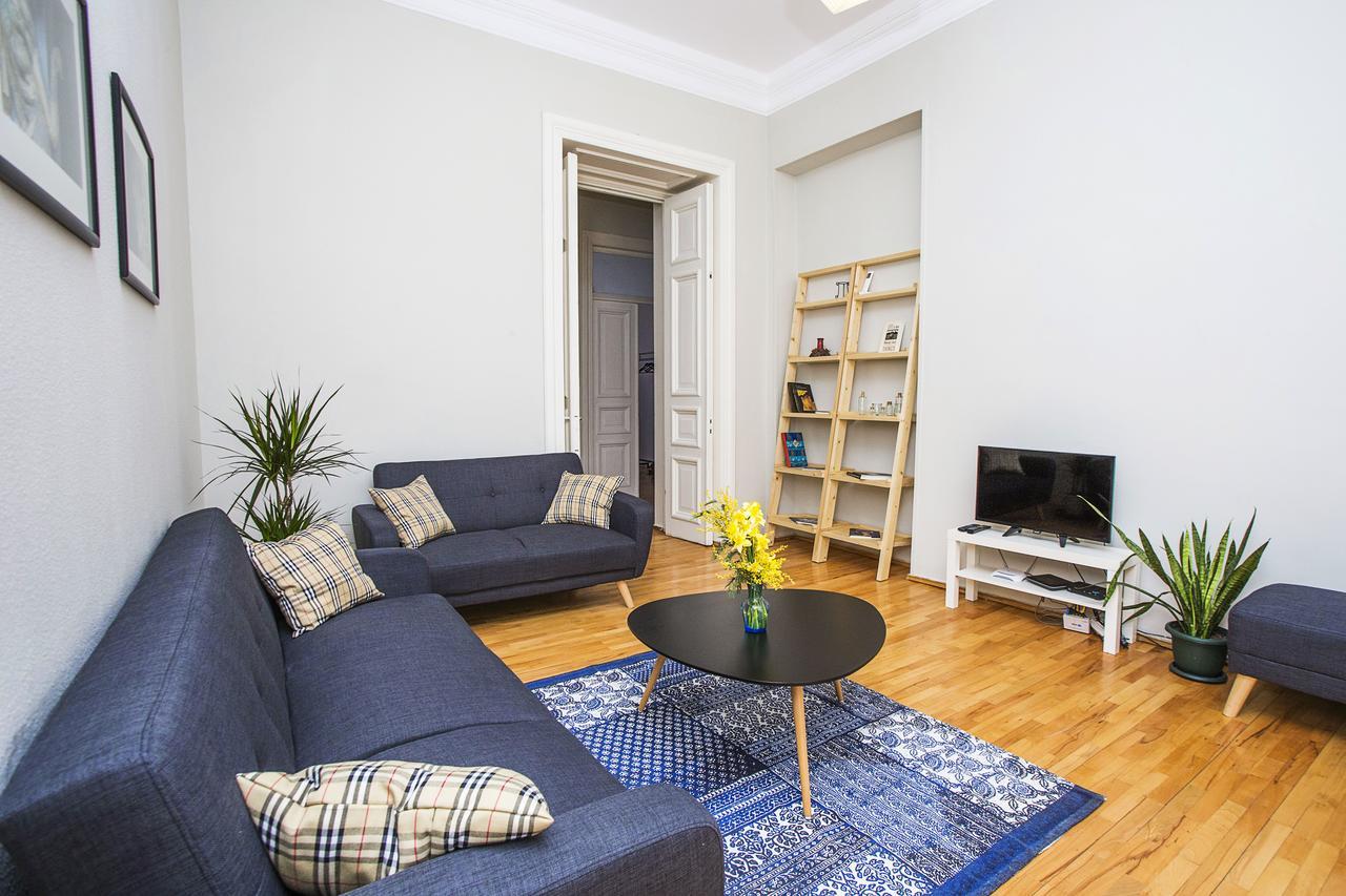 Charming 2Br Apartment In Old Tbilisi - By Wehost 第比利斯 外观 照片